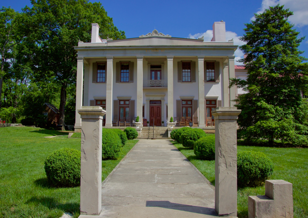 The front entrance of the Belle Meade Historic Site on a sunny day. 