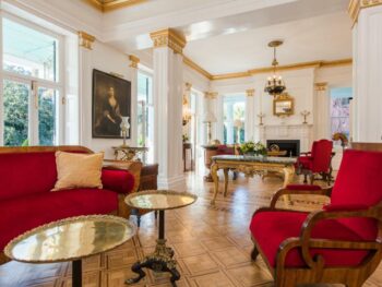 inside of one of the best boutique hotels in charleston south carolina