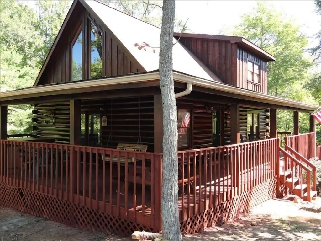 another log cabin on the list of the best cabins in the smoky mountains