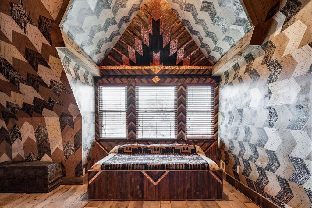 A hotel bedroom that is decorated in a geometic pattern. It's one of the best  best boutique hotels in Nashville.