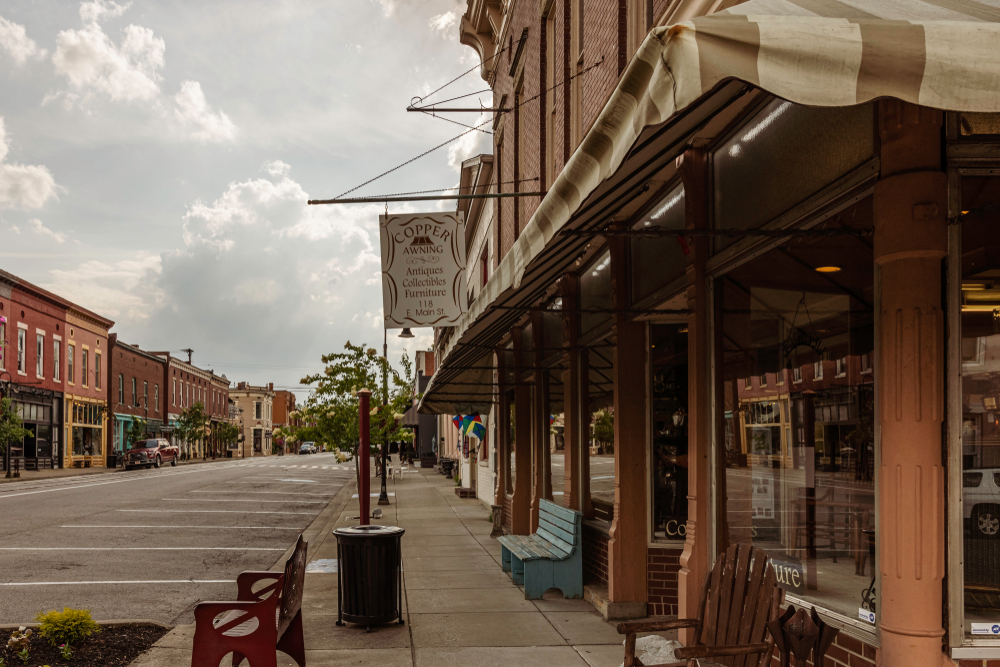 small towns in kentucky, old building on narrow street 