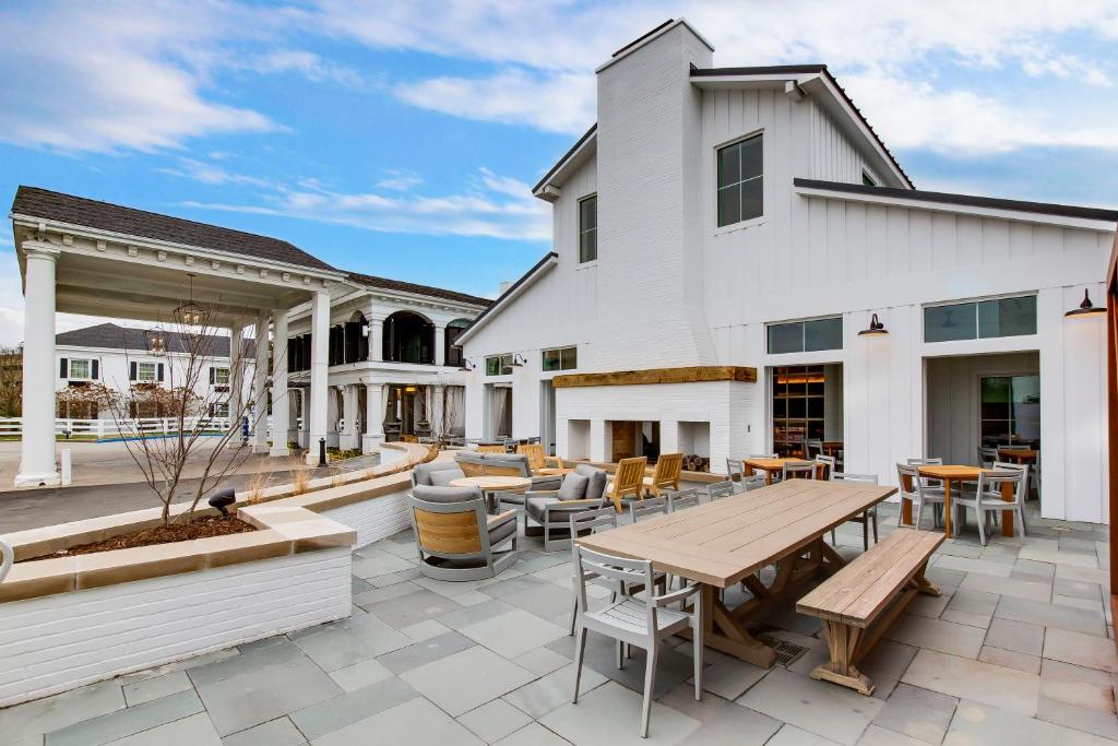 Beautiful patio of the hotel on the Kentucky Bourbon Trail. 