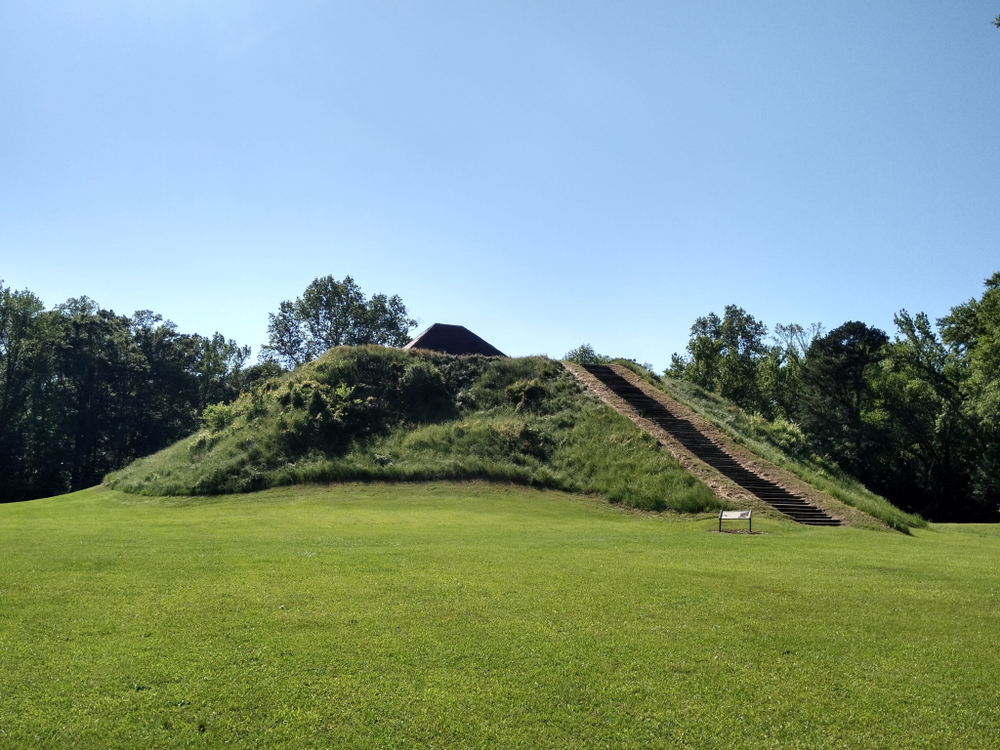 Photo of one of the mounds at the Moundville Archaeological Park.