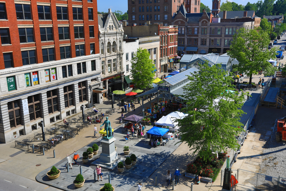 Some of the best restaurants in Lexington are in the town square. 