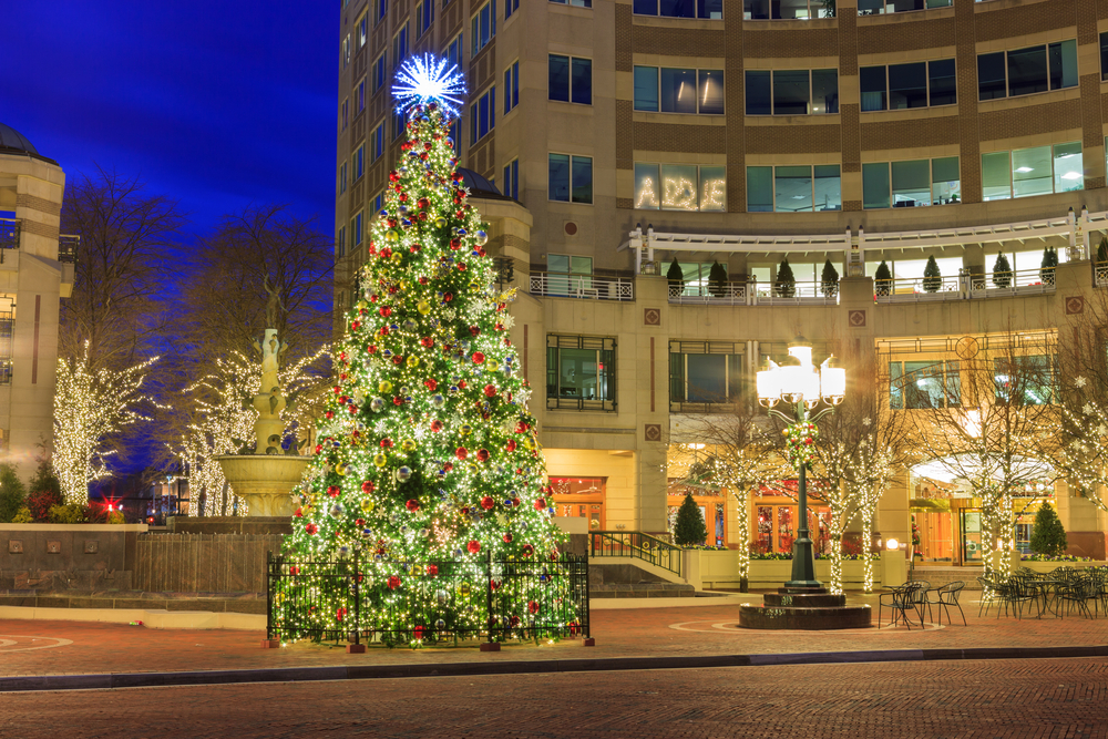 The Christmas tree in town center of Virginia Beach 