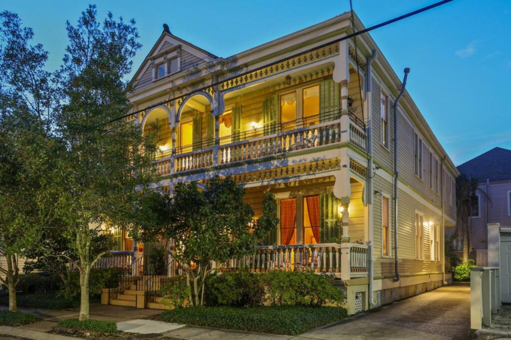 photo of the outside of Maison Perrier Bed and Breakfast at dusk