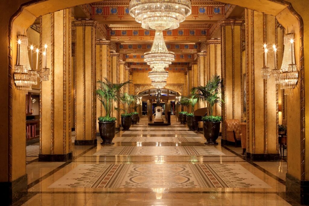 photo of entry hallway and large chandelier at the Roosevelt, one of the most romantic hotels in New Orleans 