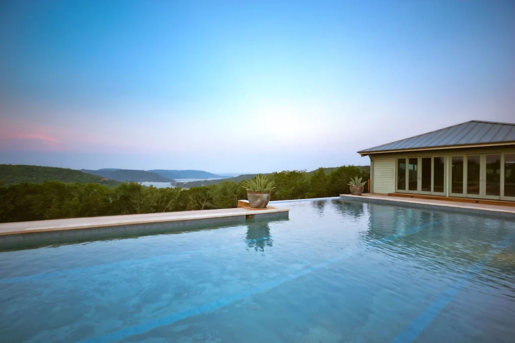 Swimming pool of a hotel with a view of the lake and mountaines