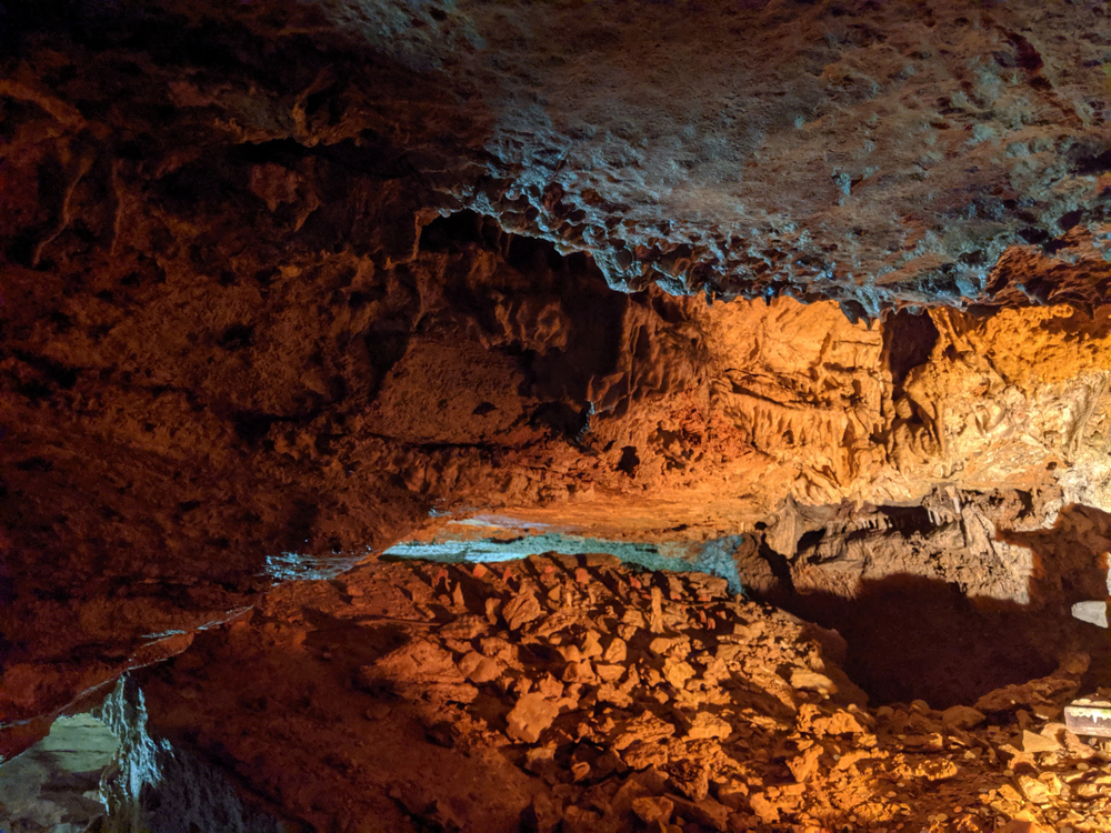 cool rock formations featured in onyx cave, one of the best things to do in Eureka Springs is to adventure these caves!