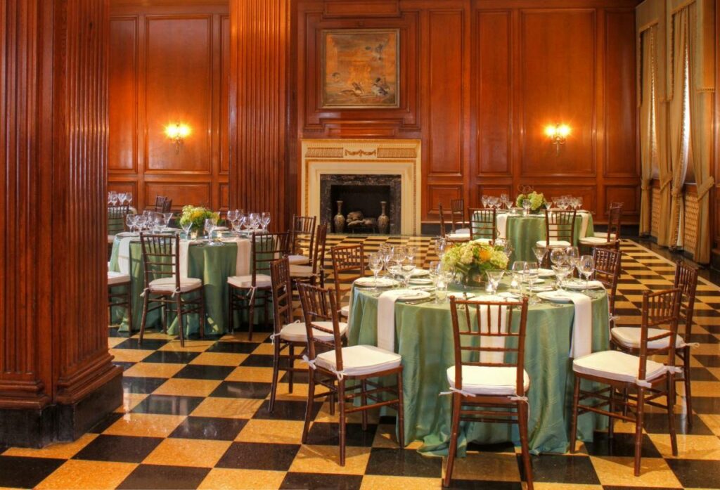 The dining facilities at the Peabody in Memphis show southern charm at one of the most iconic and best resorts in Tennessee with checkers floors, floor length table cloths and more. 