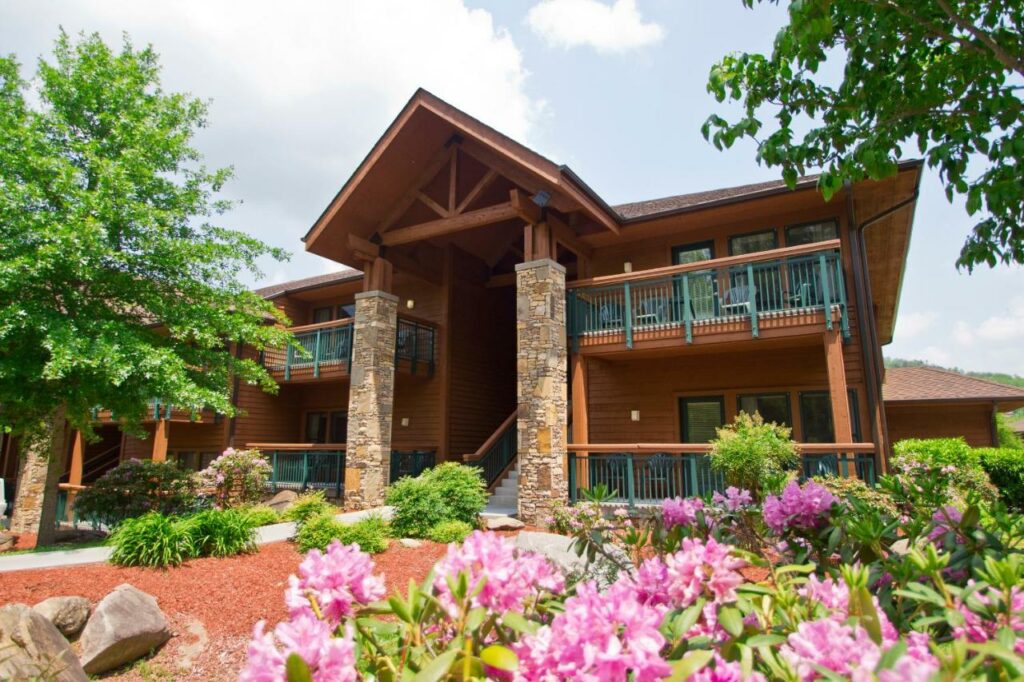The Bent Creek Golf Village is one of those resorts in Tennessee that features units you can rent out, as well as a golf course! 