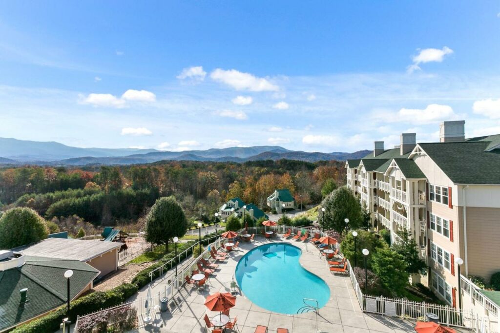 The Sunrise Ridge Resort is one of the resorts in Tennessee that is on the cusp of the mountains, and so you can see all of the natural beauty! 