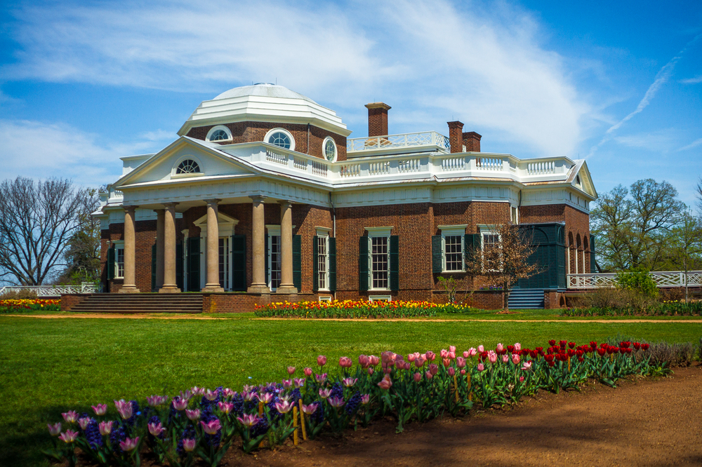 The front and grounds of Monticello on a sunny day. 