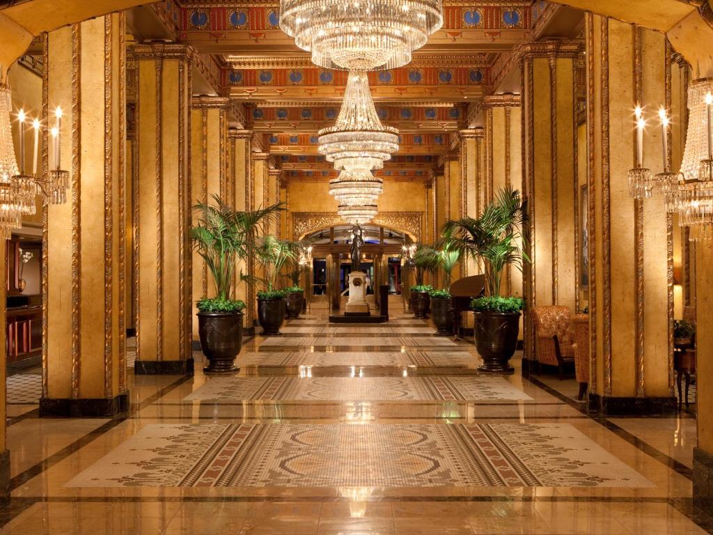 The ornate gold and tiled entry of the Roosevelt Hotel in New Orleans