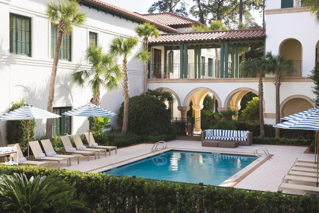 the beautiful pool at the inn at sea island 