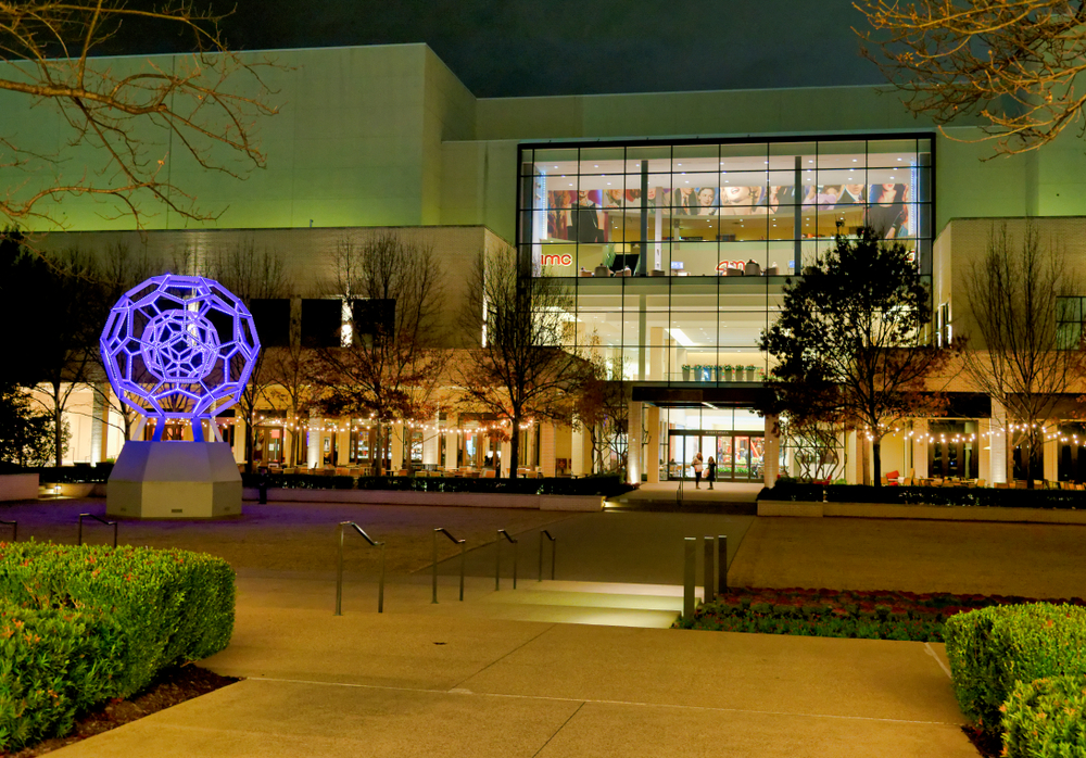 The NorthPark Center at night shows lots of shopping opportunities, glowing lights, advertisements and more. This big center features many of the best things to do in Dallas at night.