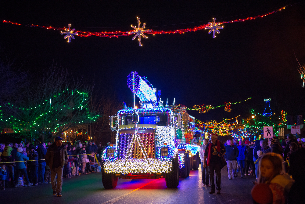 Celebrate Christmas in Nashville with Christmas light parades that draw crowds near the streets!