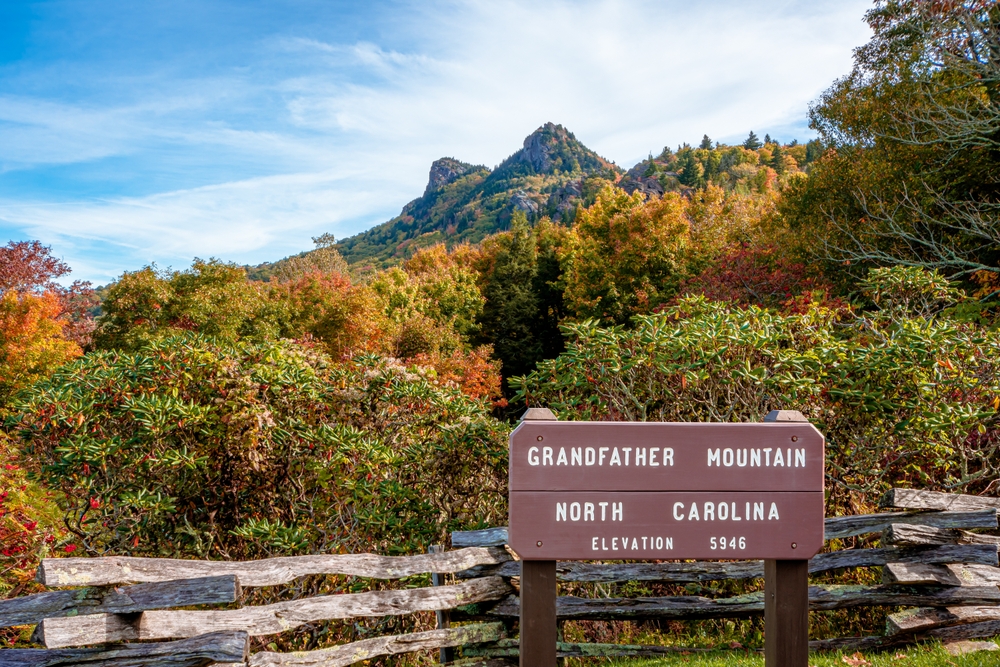 the sign for the grandfather mountain in North Carolina with an elevation of 5546. this is one of the best hikes in North Carolina 