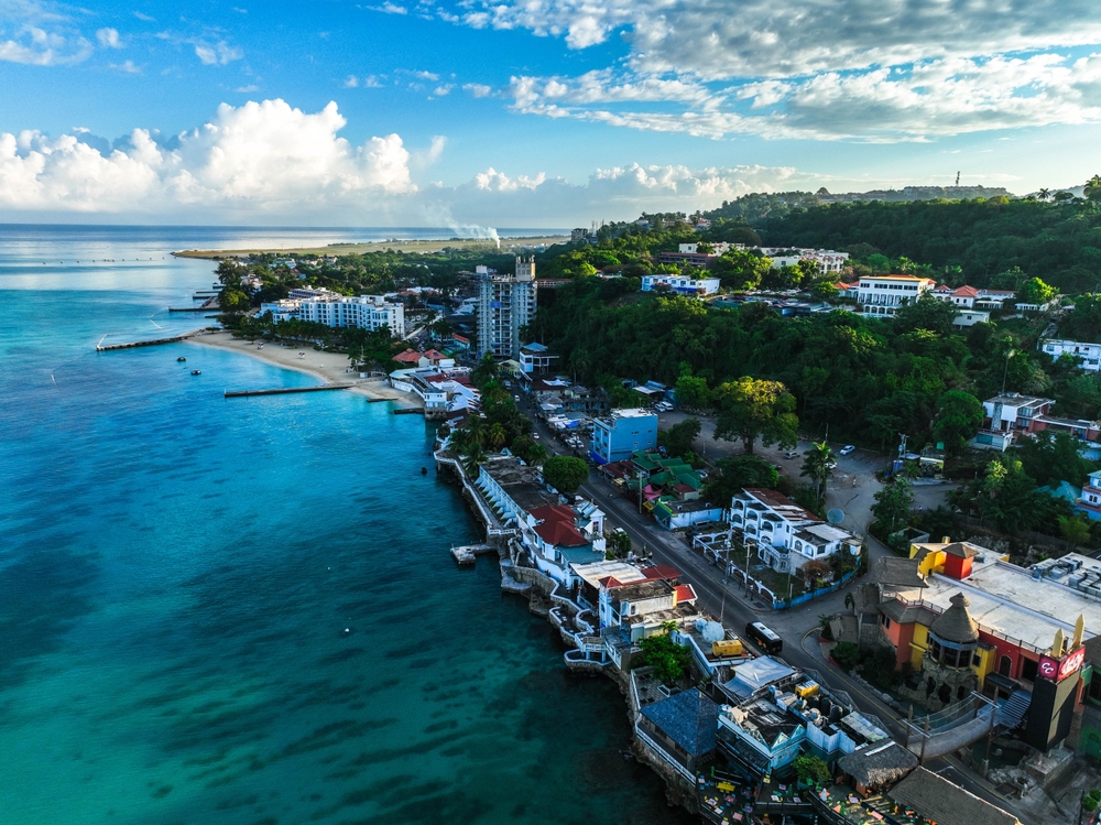 MoBay, one of the cheapest places to fly from Atlanta, is home to beach life, natural areas like forests, luxurious locations and culture! 