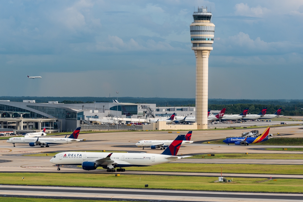 A series of American, southwest, and delta planes line the roads in the Atlanta airport, prepared to take guests to the cheapest places to fly from Atlanta.